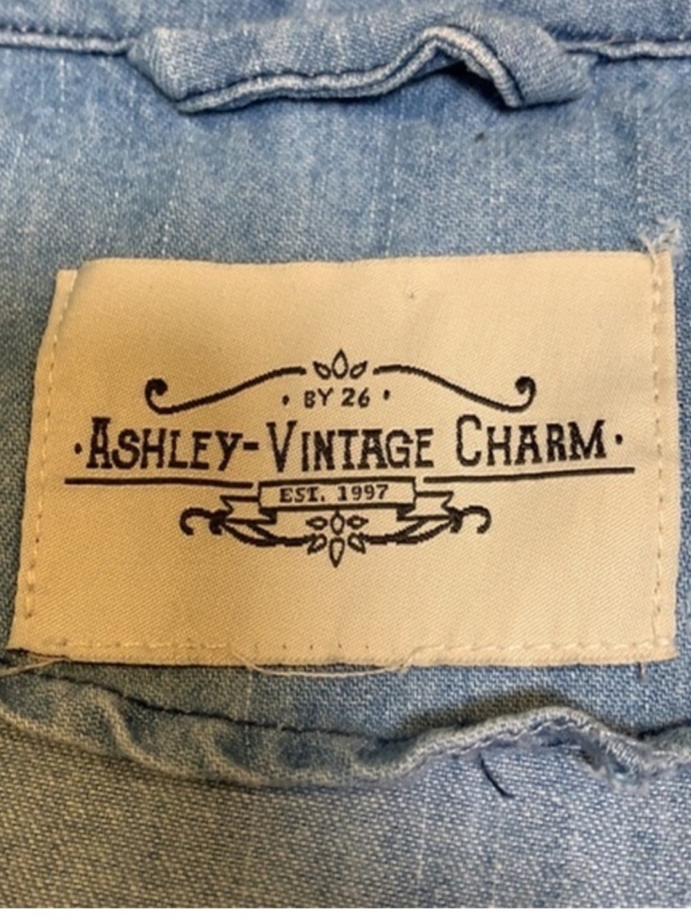 🏷️🧡🔥Ashley Vintage Charm - Light Wash Denim Jacket - XL - Picture 4 of 4